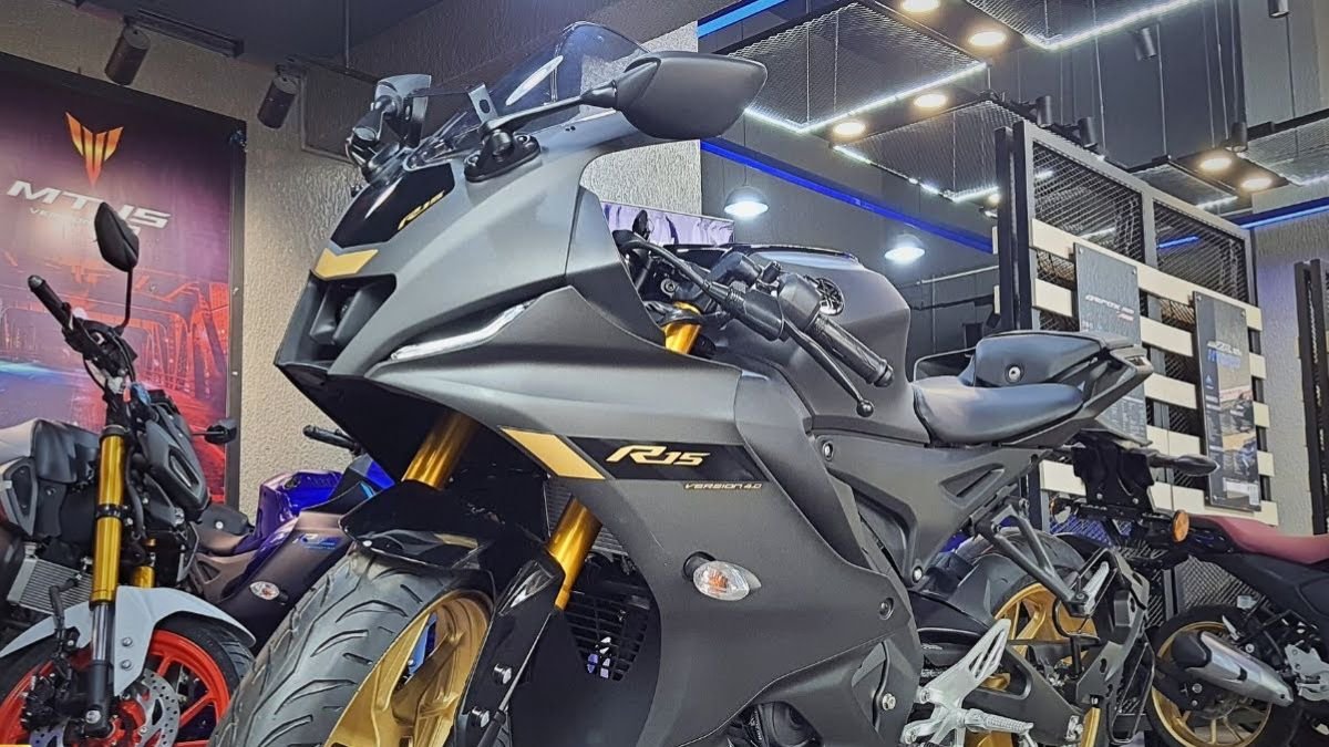 Yamaha R15 V4